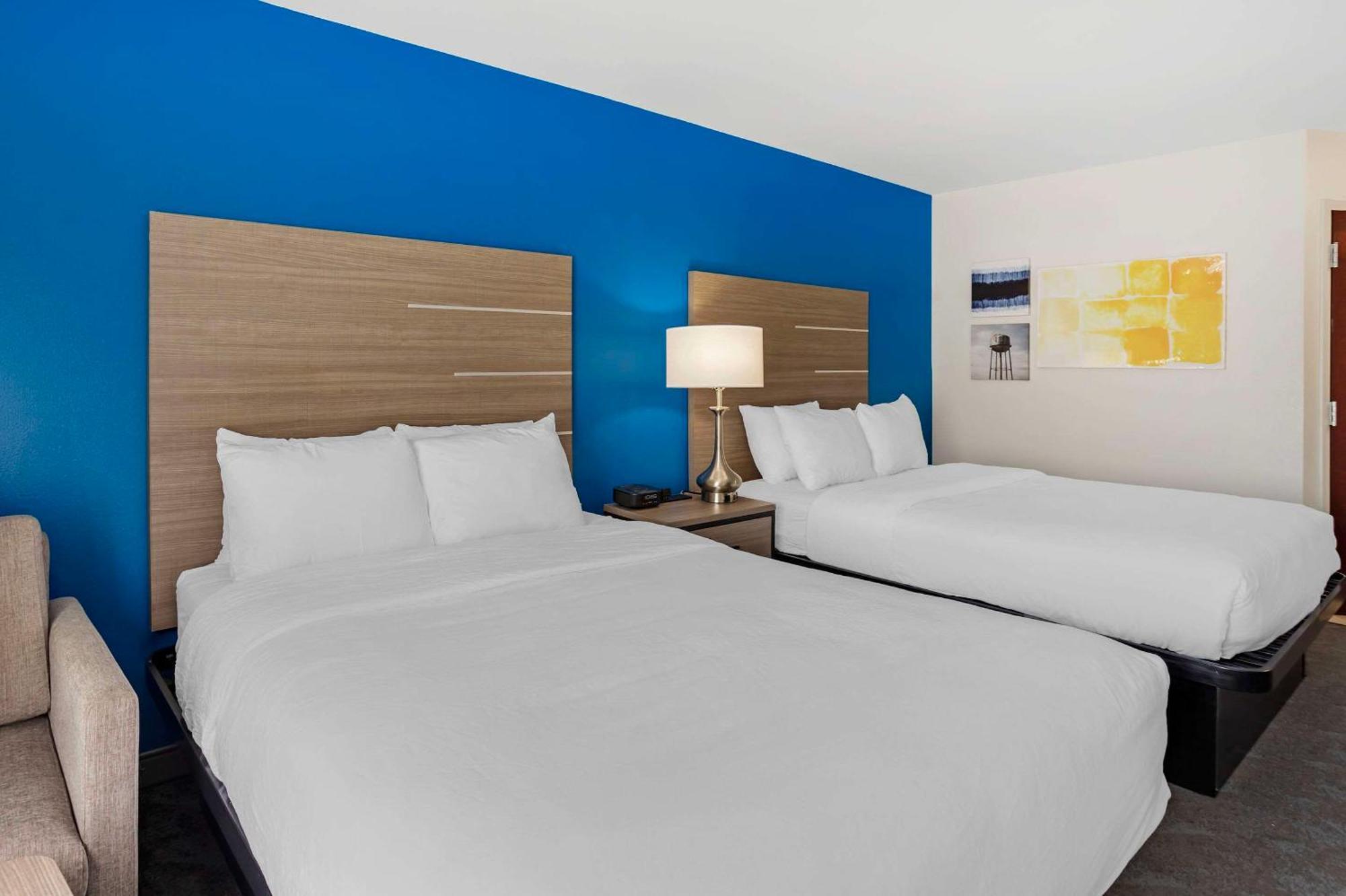 Hotel Comfort & Harrisburg-hershey North 3*